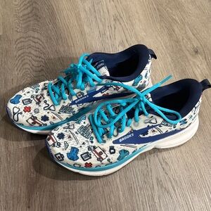 Brooks Nurse/Medical Sneakers Size 8.5